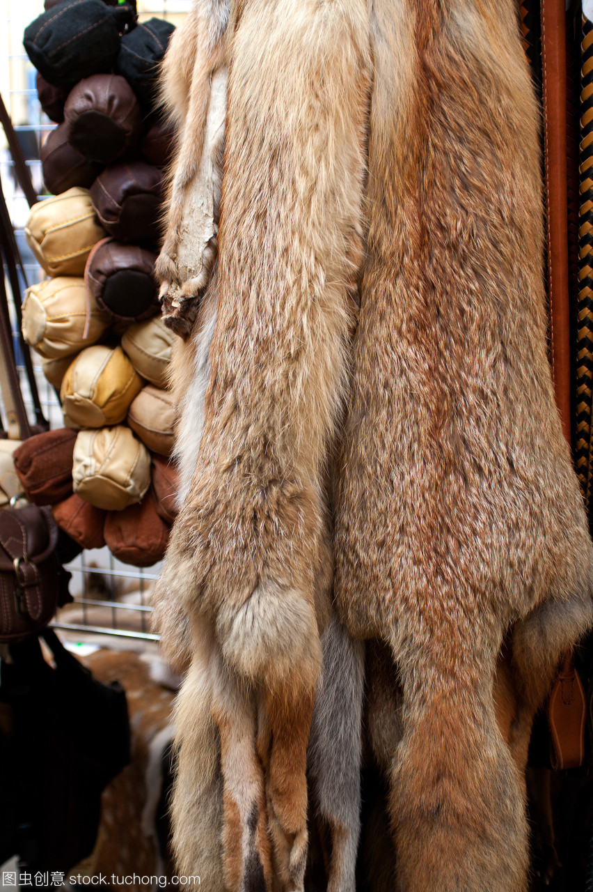 布拉格毛皮市場與電子產(chǎn)品銷售 傳統(tǒng)與現(xiàn)代的消費(fèi)禮物選擇