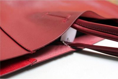 奢華與實(shí)用并存 威尼斯靈感邂逅東京風(fēng)尚，樂天海外銷售精選意大利皮革A4手提肩包